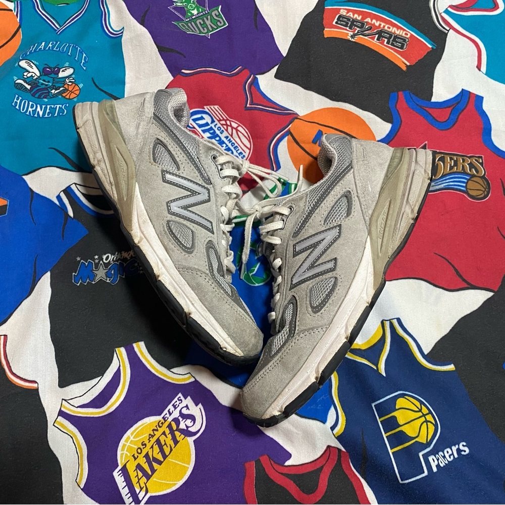 New Balance 990 v4